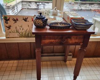 Rustic side table, polish pottery, Wedgwood Wild Strawberry pattern. 