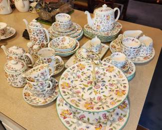 Minton Haddon Hall, English bone china. Large set.