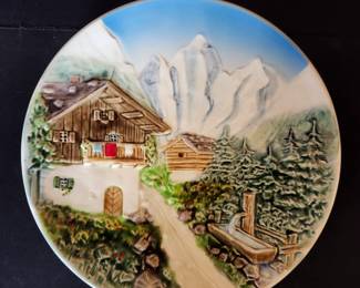 East German collector's plate (set of 3 - 1 large, 2 small)