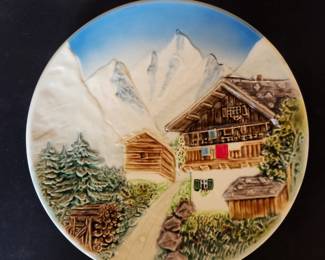 East German collector's plate (set of 3 - 1 large, 2 small)