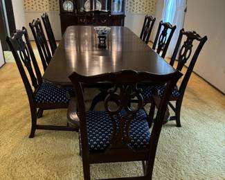 Ethan Allen Georgian Court cherry dining table with 8 chairs.