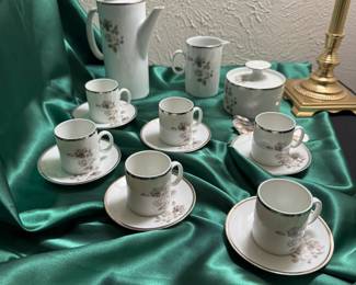 Medaillon Porcelana Renner Porto Alegre coffee/ tea set with six cups/ saucers, coffee/ tea pot, creamer & sugar.