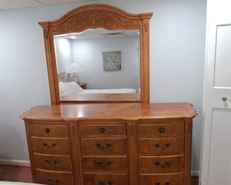 Dresser w/Mirror