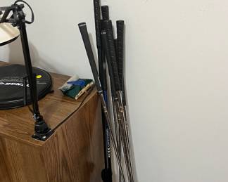 Dunlop golf clubs barely used. Full iron set and 2 woods 