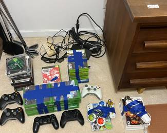 Lots of Wii, Xbox 360 and Xbox one games and controllers 