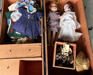 Case, 2 dolls, about 50 outfits, 30 pairs of shoes, multiple accessories