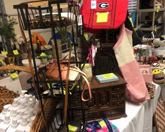 That is a faux Louis Vuitton for anyone wondering ;)