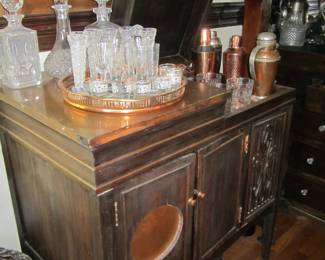 Vintage 1920's Console Phonograph Cabinet (Bar)