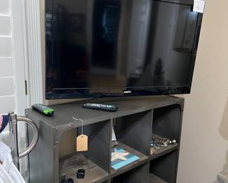 Black Metal 9-hole cubby, TV, accessories