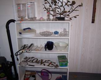 WHITE SHELF AND SMALLS