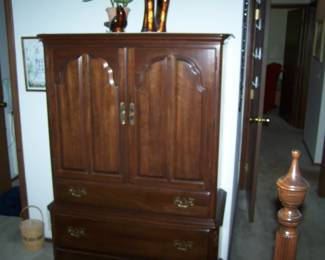 ETHAN ALLEN ARMOIRE