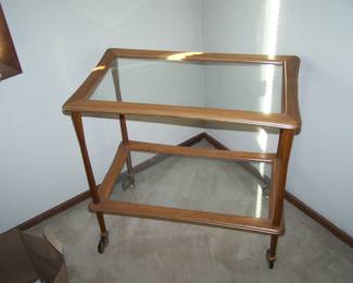 GLASS-SHELF SERVING CART