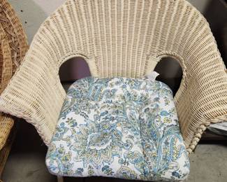 White Wicker/Rattan Chair with Cushion. 