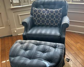Great Blue Chair and Ottoman....mint condition!