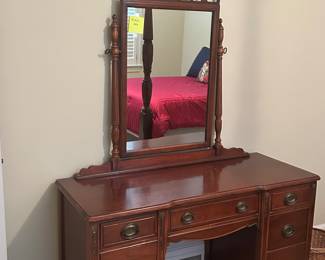 Antique Dressing Table with Mirror!