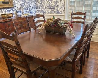 Amazing Table & North Carolina Chairs!