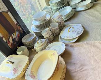 Pale Green Rim, Multicolor Floral
Corsage by Noritake
Status: Actual: 1957- 1961
China dishes