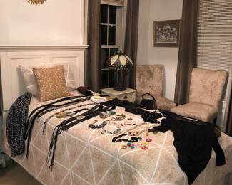 Contemporary twin bed