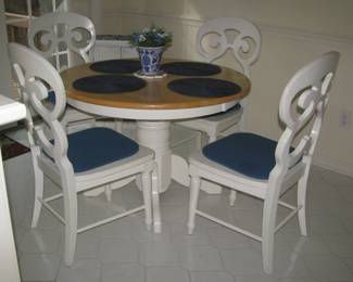 Kitchen set/4 chairs/1 leaf