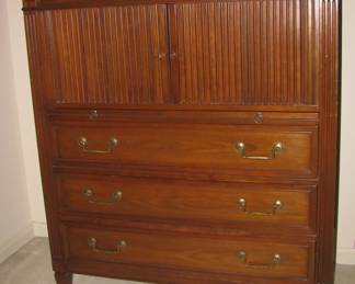 Gentlemen's chest