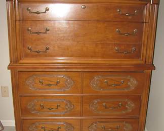 Chest of drawers