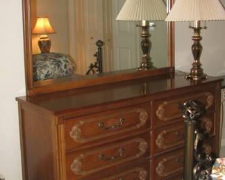 Dresser w/mirror