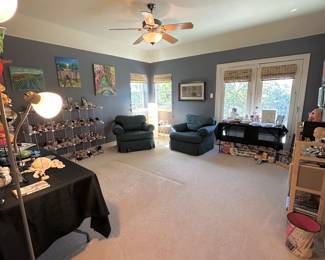 Adorable kids room FULL of toys, games, books, and Beanie Babies!!