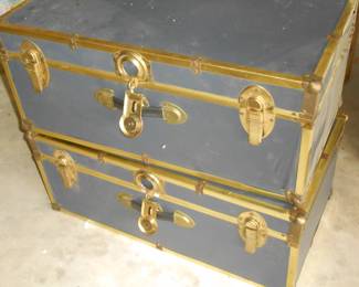 2 Chests with keys