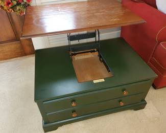 Lift top coffee table