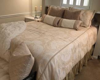 Queen Bed & Bedding