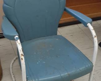 Antique metal lawn chair 