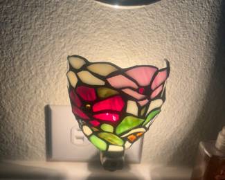 Beautiful stained glass night light (2)