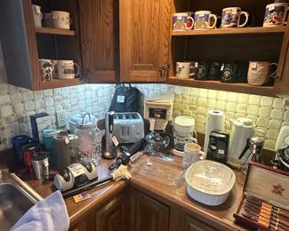 kitchen electronics, coffee mugs