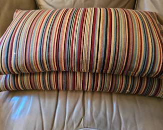 Set of down filled pollows