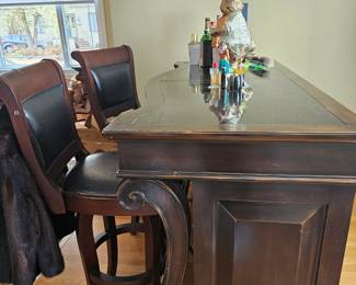 Have a seat at the bar.😊🥳🍸🍷🍾