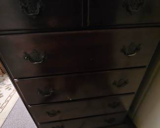 Antique chest of drawers. 