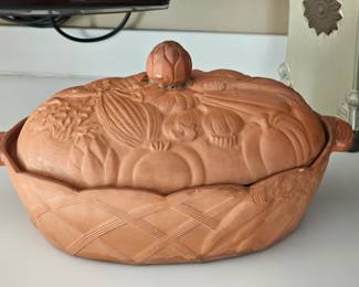 Baking dish with lid.