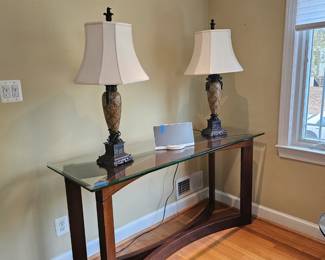 Very elegant accent piece. Glass top.