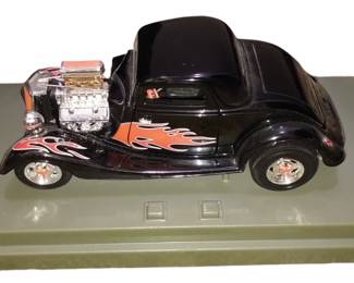 ERTL 1934 FORD Coupe Model Car 