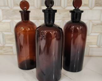 APOTHECARY BOTTLES VINTAGE