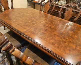 "San Mateo" by Pulaski Furniture Company fine Dining Table with 8-chairs (6-side chairs, 2-arm chairs), with 2 leaves and pads - beautiful set in excellent condition 