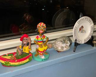 Figurines & Trinkets