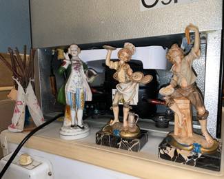 Figurines