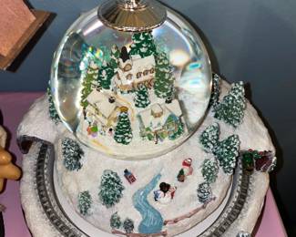 BEAUTIFUL Brand New Thomas Kinkade Musical Train Snow Globe W/ Paperwork