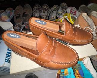 TONS Of Shoes, Sneakers, & Assorted Footwear! (Dr.Martens, Allen Edmonds, Cole Haan, Bass, Nike, Converse, Vans, Etc.) 