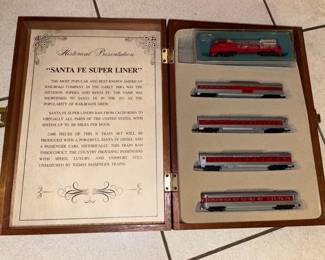 Sante Fe Super Liner Mini Train Set In Wooden Box