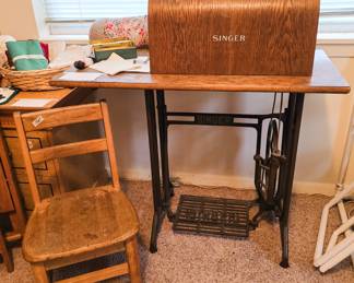 Antique Singer Treadle Sewing Machine 