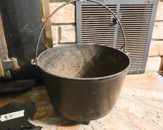 Cash iron pot