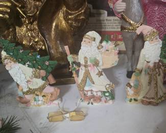 small set of active Santas