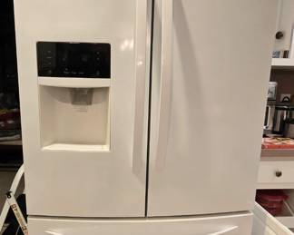 Kenmore freezer on bottom refrigerator/freezer 